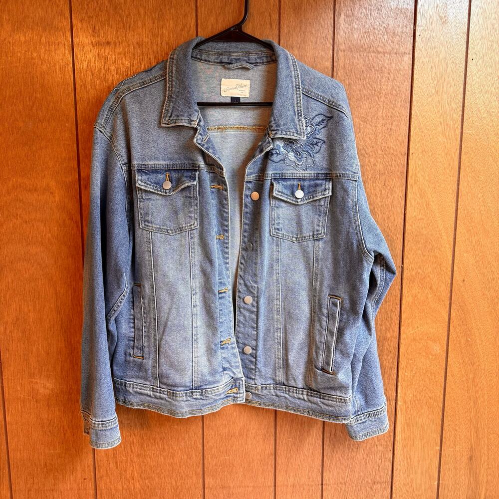 Universal Thread Women’s Large Blue Denim Embroidered Flower Jean Jacket Country